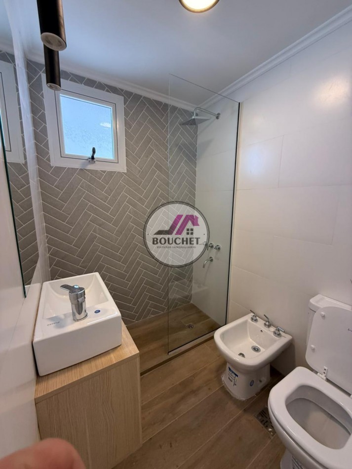 VENDO DEPARTAMENTO 2 AMBIENTES SOBRE COLON CON BALCON