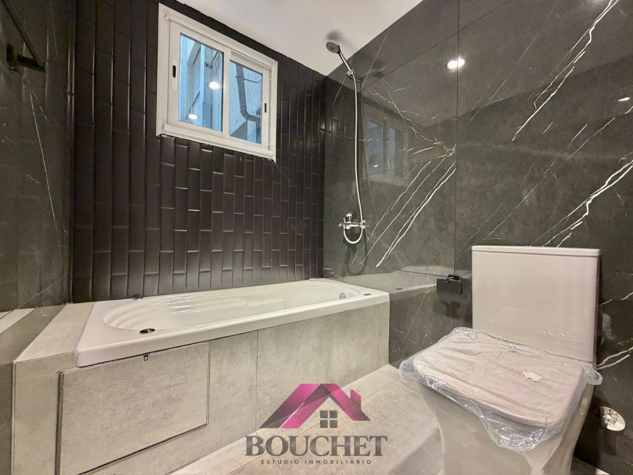 DEPARTAMENTO 3 AMBIENTES A LA CALLE CON BALCON | PLAZA COLON 
