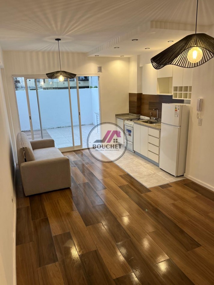 VENDO DEPARTAMENTO MONOAMBIENTE CON PATIO SOBRE COLON