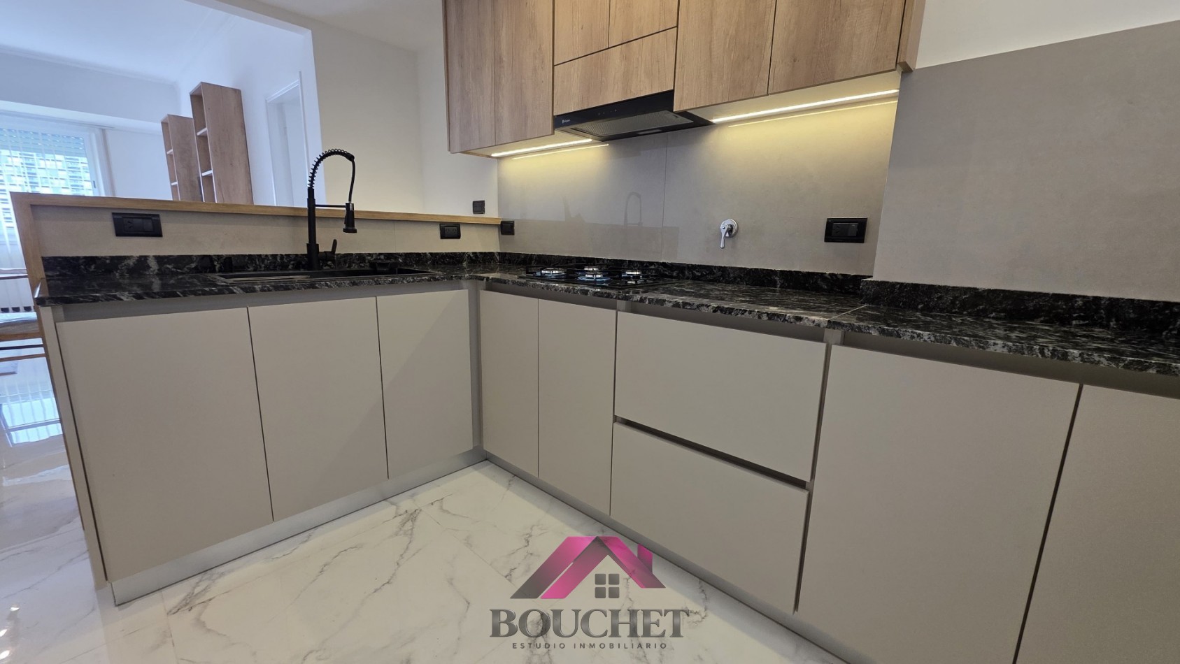 DEPARTAMENTO 3 AMBIENTES RECICLADO CON BALCON EN VENTA | PLAZA COLON