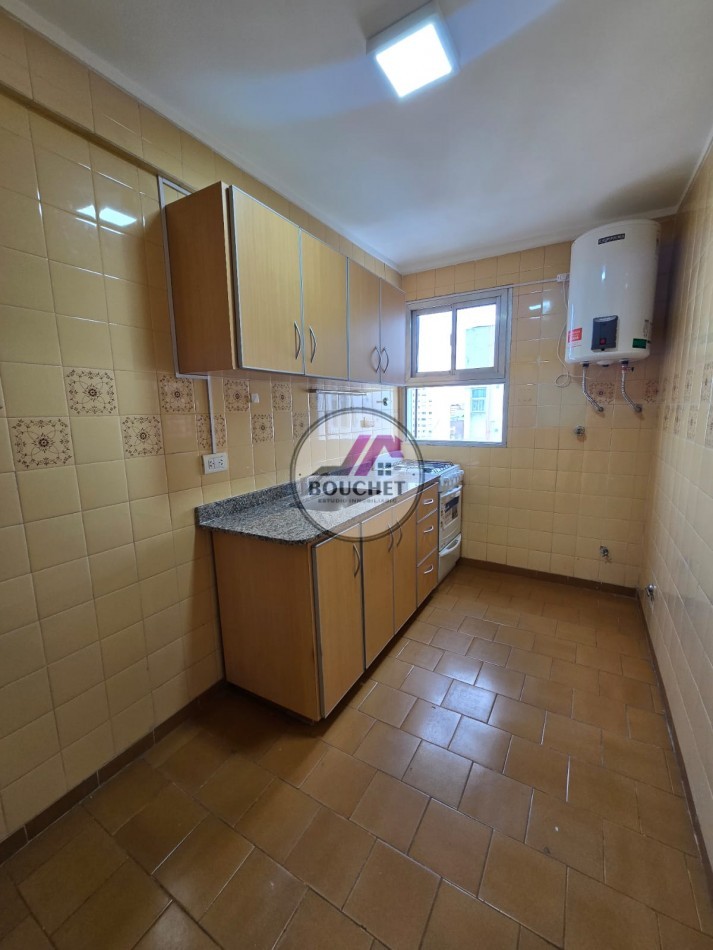 VENDO DEPARTAMENTO 2 AMBIENTES A LA CALLE CON COCHERA