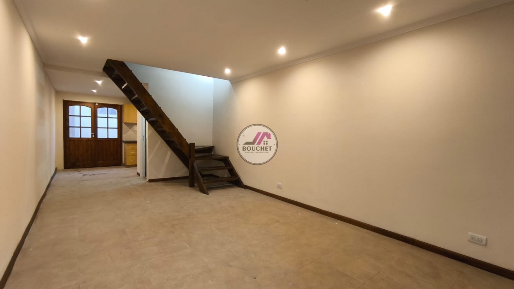 VENDO DUPLEX 4 AMBIENTES CON PATIO Y COCHERA