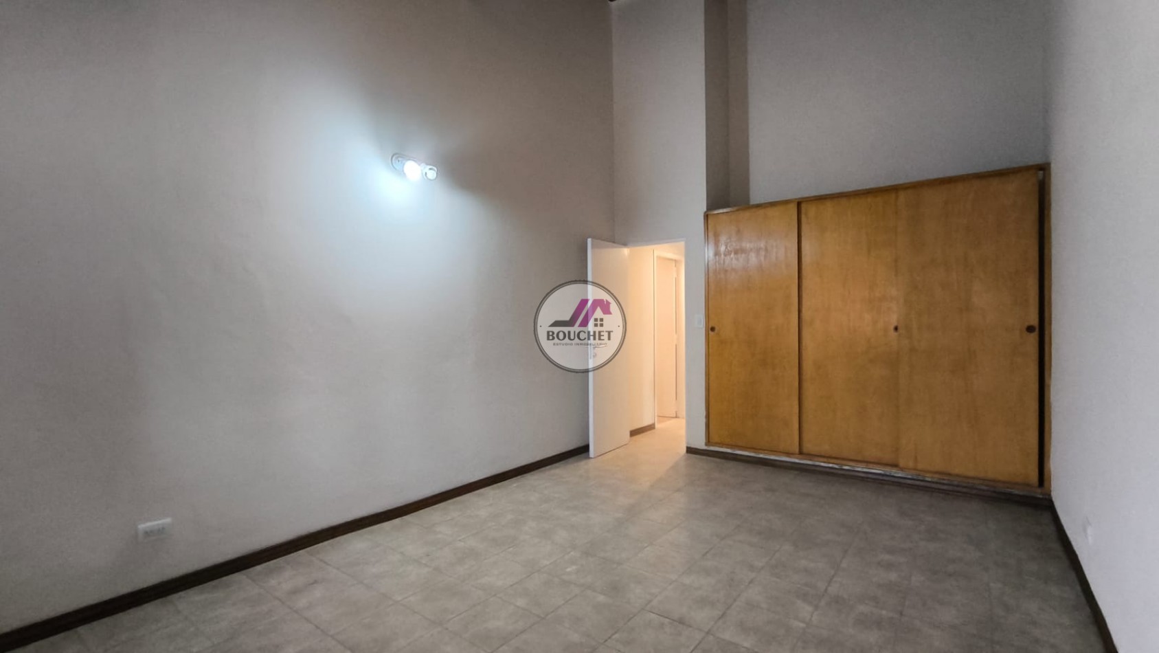 VENDO DUPLEX 4 AMBIENTES CON PATIO Y COCHERA