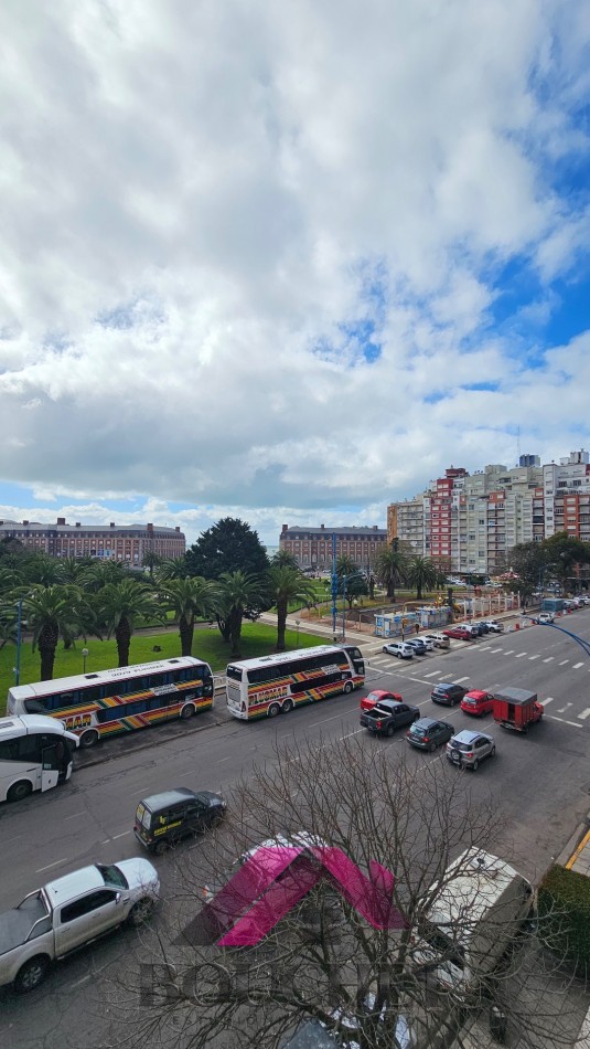 DEPARTAMENTO 2 AMBIENTES CON BALCON FRENTE A LA PLAZA EN VENTA | PLAZA COLON