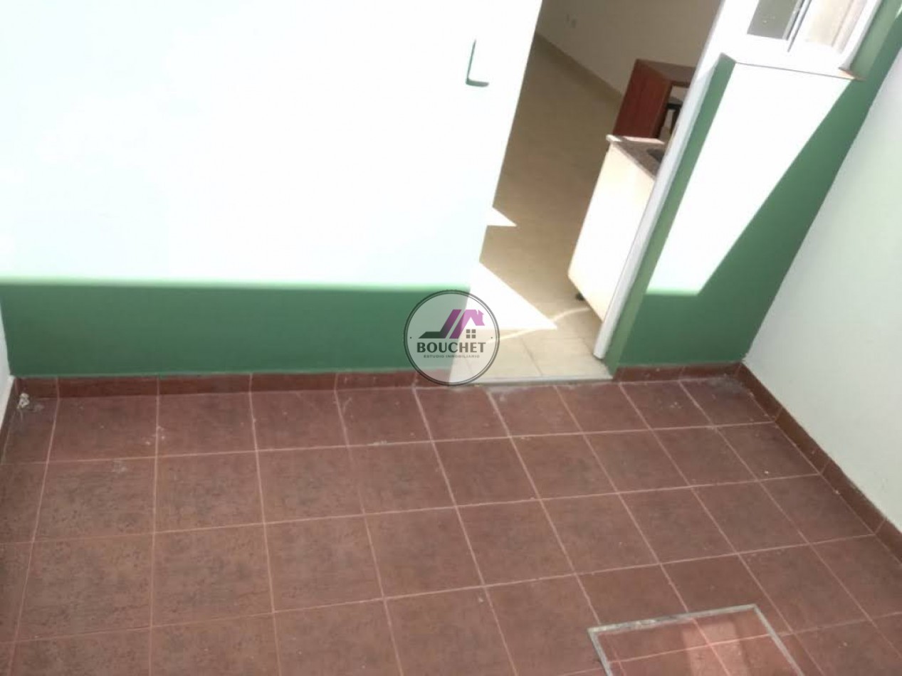 VENDO DUPLEX 3 AMBIENTES CON PATIO 