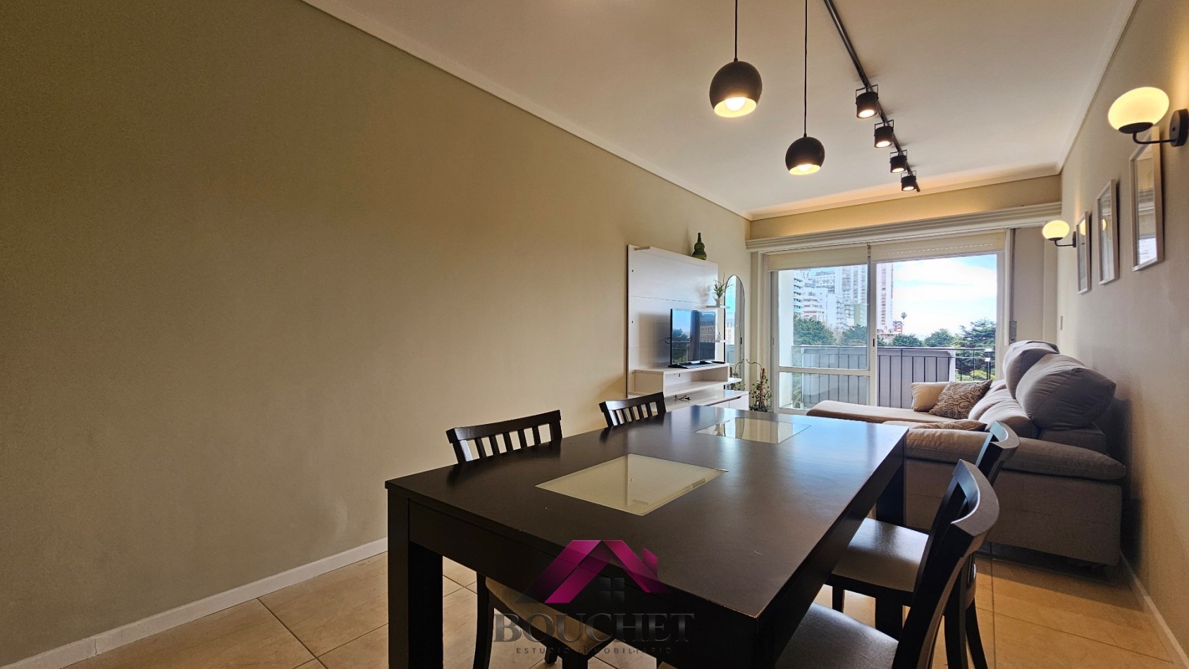 DEPARTAMENTO 2 AMBIENTES CON BALCON FRENTE A LA PLAZA EN VENTA | PLAZA COLON