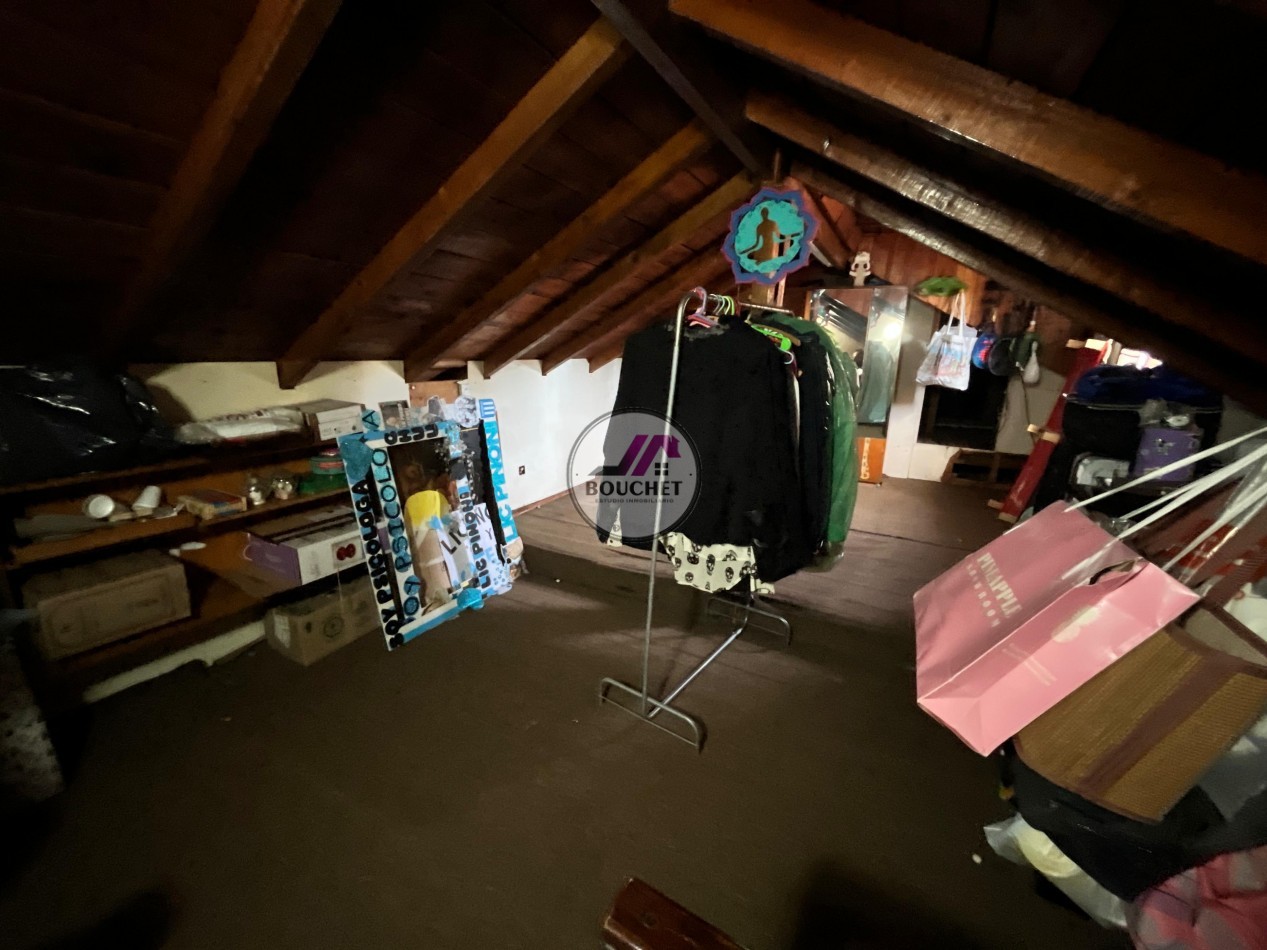 VENDO CASA 5 AMBIENTES CON PILETA EN LAS FAROLAS