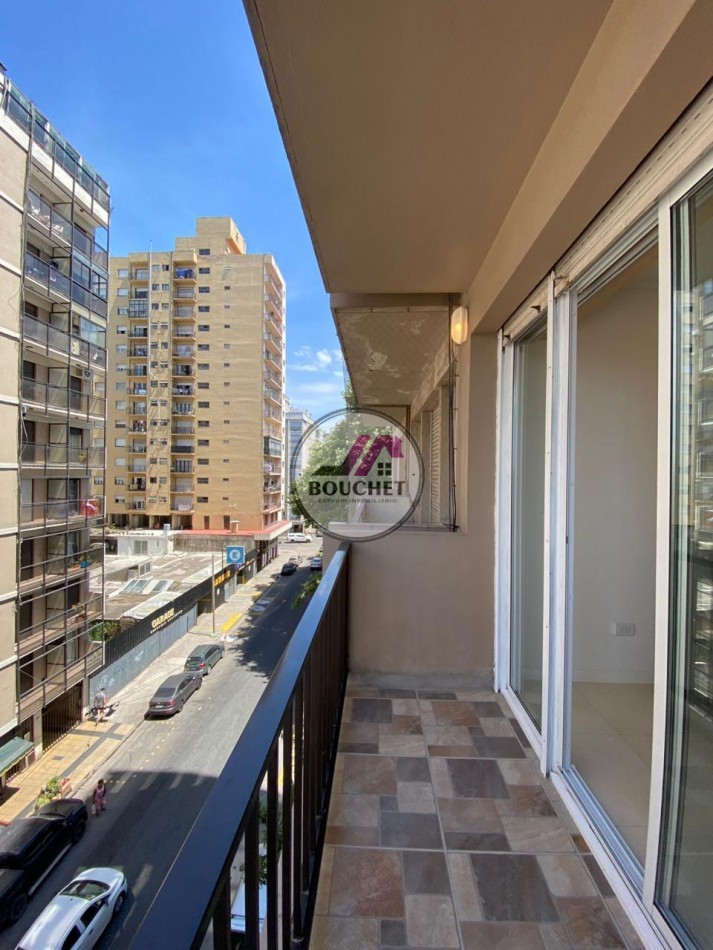 DEPARTAMENTO 3 AMBIENTES AL FRENTE CON BALCON EN VENTA| PLAZA COLON 