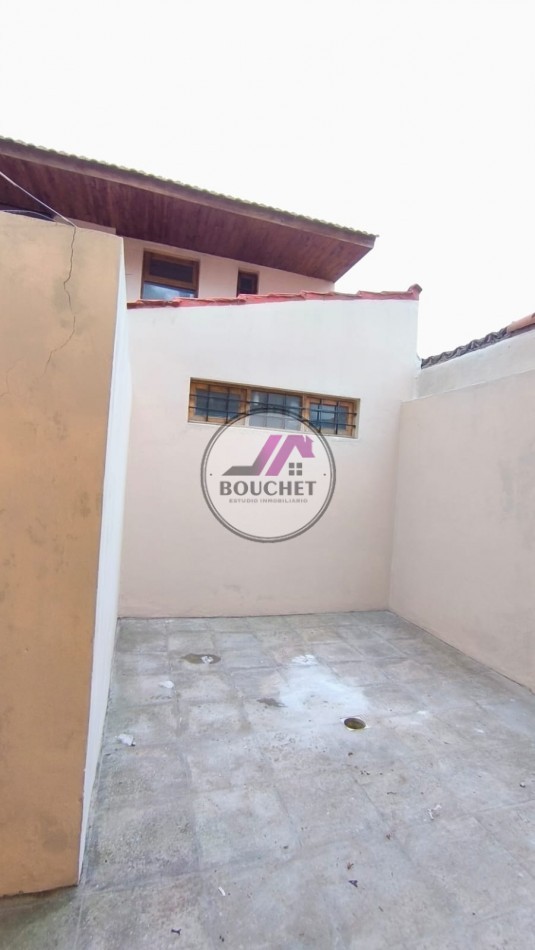 VENDO DUPLEX 4 AMBIENTES CON PATIO Y COCHERA