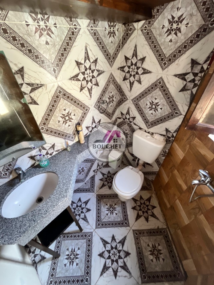 VENDO CASA 5 AMBIENTES CON PILETA EN LAS FAROLAS