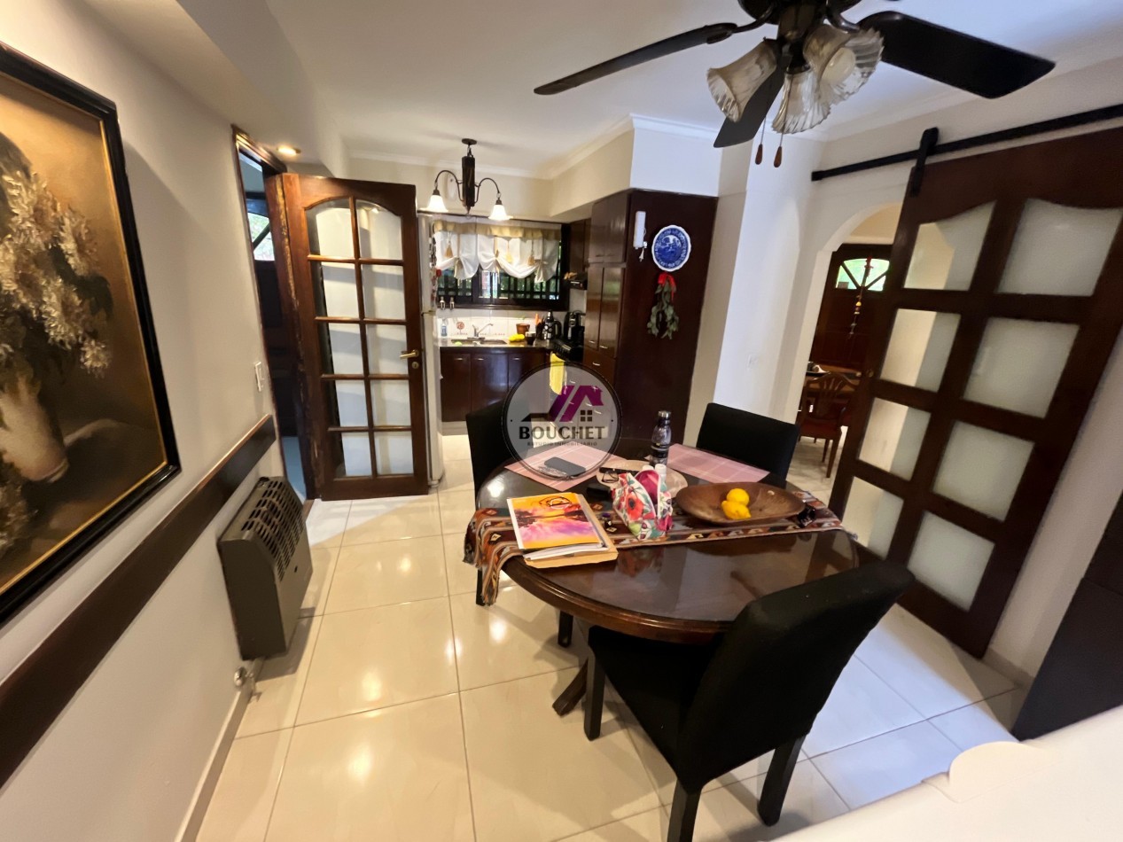 VENDO CASA 5 AMBIENTES CON PILETA EN LAS FAROLAS
