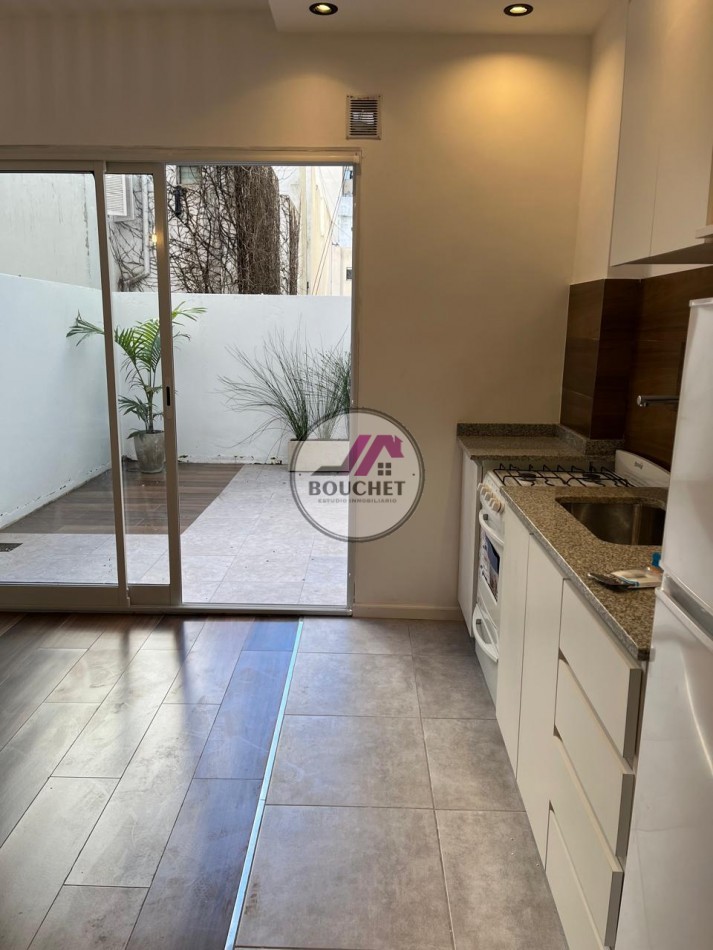VENDO DEPARTAMENTO MONOAMBIENTE CON PATIO SOBRE COLON