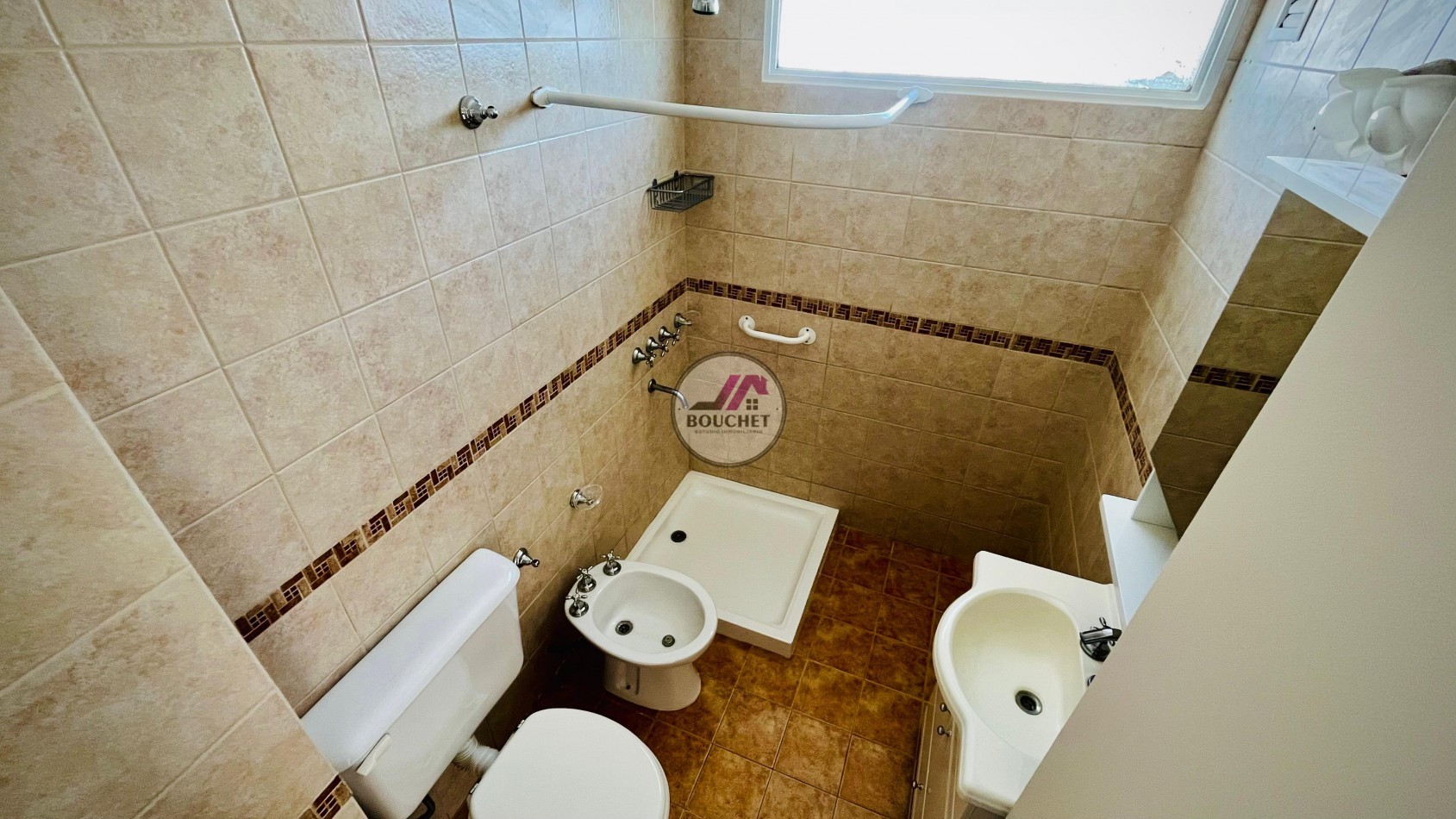 DEPARTAMENTO 2 AMBIENTES A LA CALLE BALCON Y COCHERA EN VENTA | LA PERLA