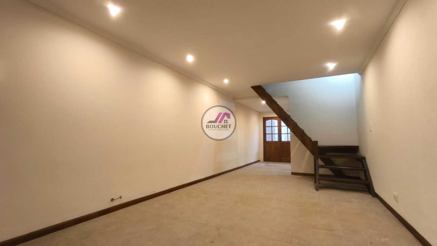 VENDO DUPLEX 4 AMBIENTES CON PATIO Y COCHERA