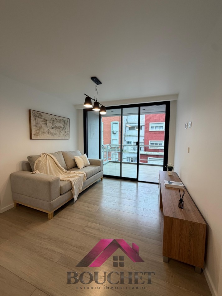 DEPARTAMENTO 2 AMBIENTES A LA CALLE CON BALCON | PLAZA COLON 