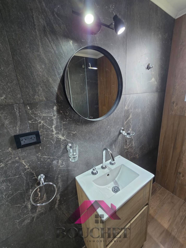 DEPARTAMENTO 2 AMBIENTES A LA CALLE Y BALCONES | PLAZA MITRE