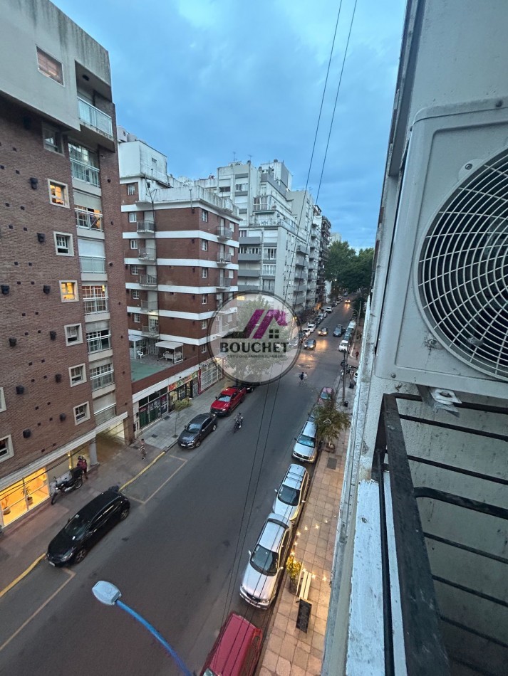 VENDO DEPARTAMENTO 2 AMBIENTES A LA CALLE CON BALCON