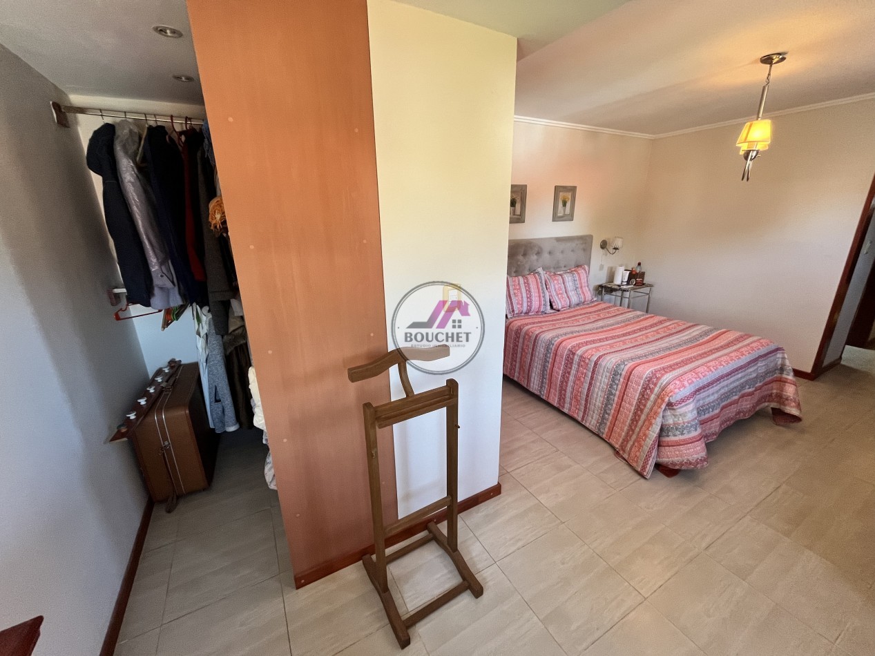 CHALET 5 AMBIENTES, GARAGE QUINCHO DOBLE Y JARDIN EN VENTA | PUNTA MOGOTES