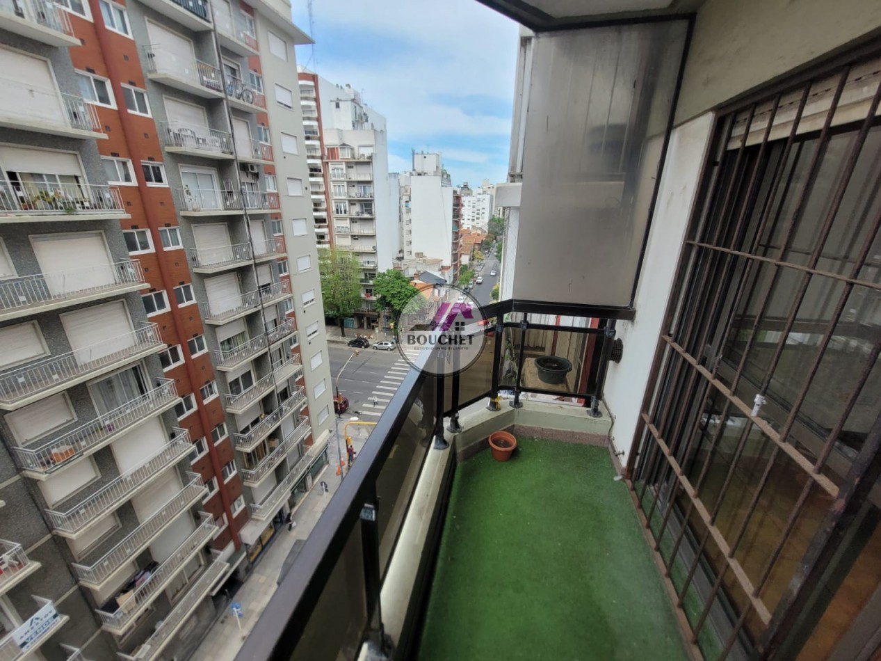 VENDO DEPARTAMENTO SEMIPISO 2 AMBIENTES CON BALCON