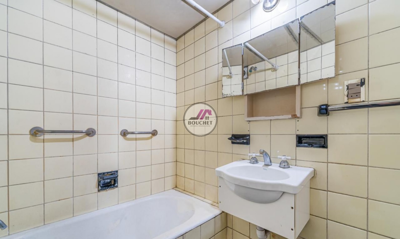 DEPARTAMENTO 2 AMBIENTES CON DEPENDENCIA Y COCHERA EN VENTA | PLAZA COLON