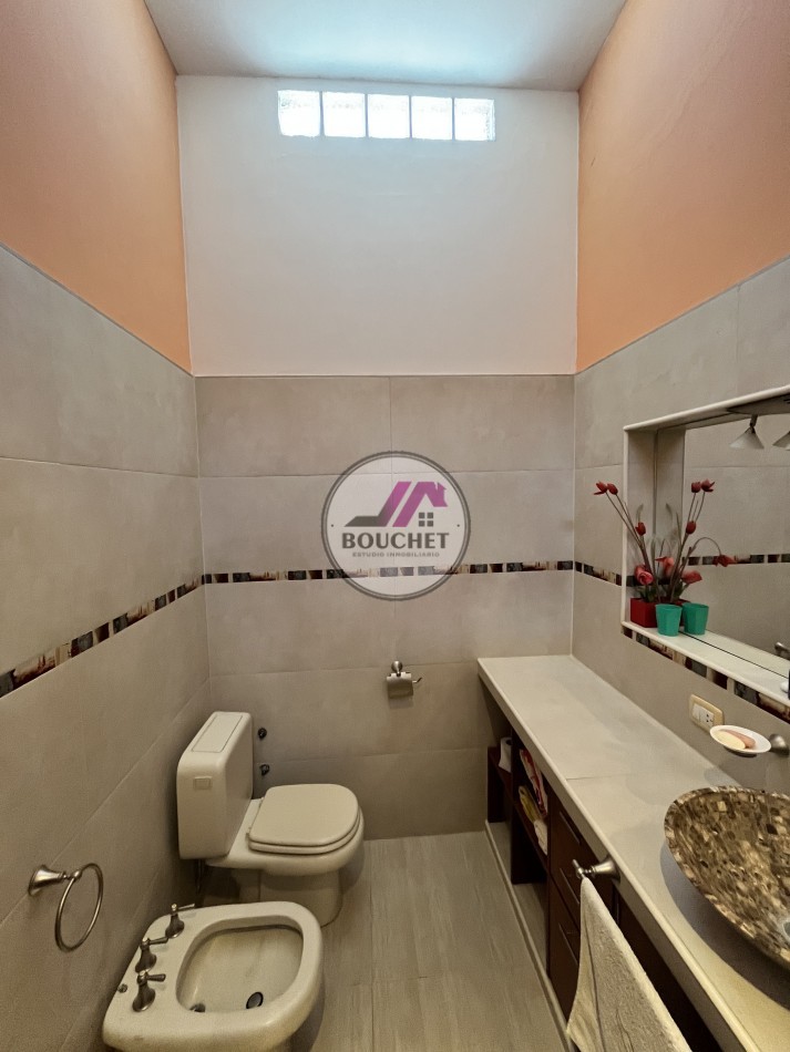 CHALET 5 AMBIENTES, GARAGE QUINCHO DOBLE Y JARDIN EN VENTA | PUNTA MOGOTES