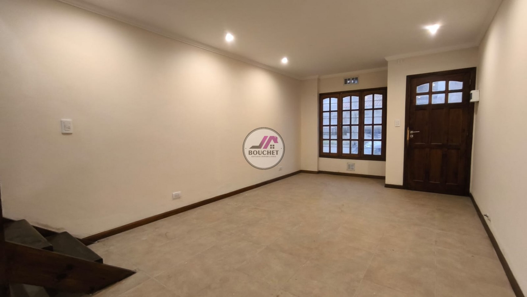 VENDO DUPLEX 4 AMBIENTES CON PATIO Y COCHERA