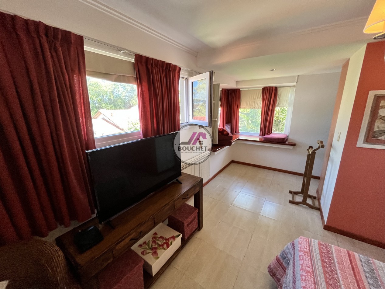 CHALET 5 AMBIENTES, GARAGE QUINCHO DOBLE Y JARDIN EN VENTA | PUNTA MOGOTES