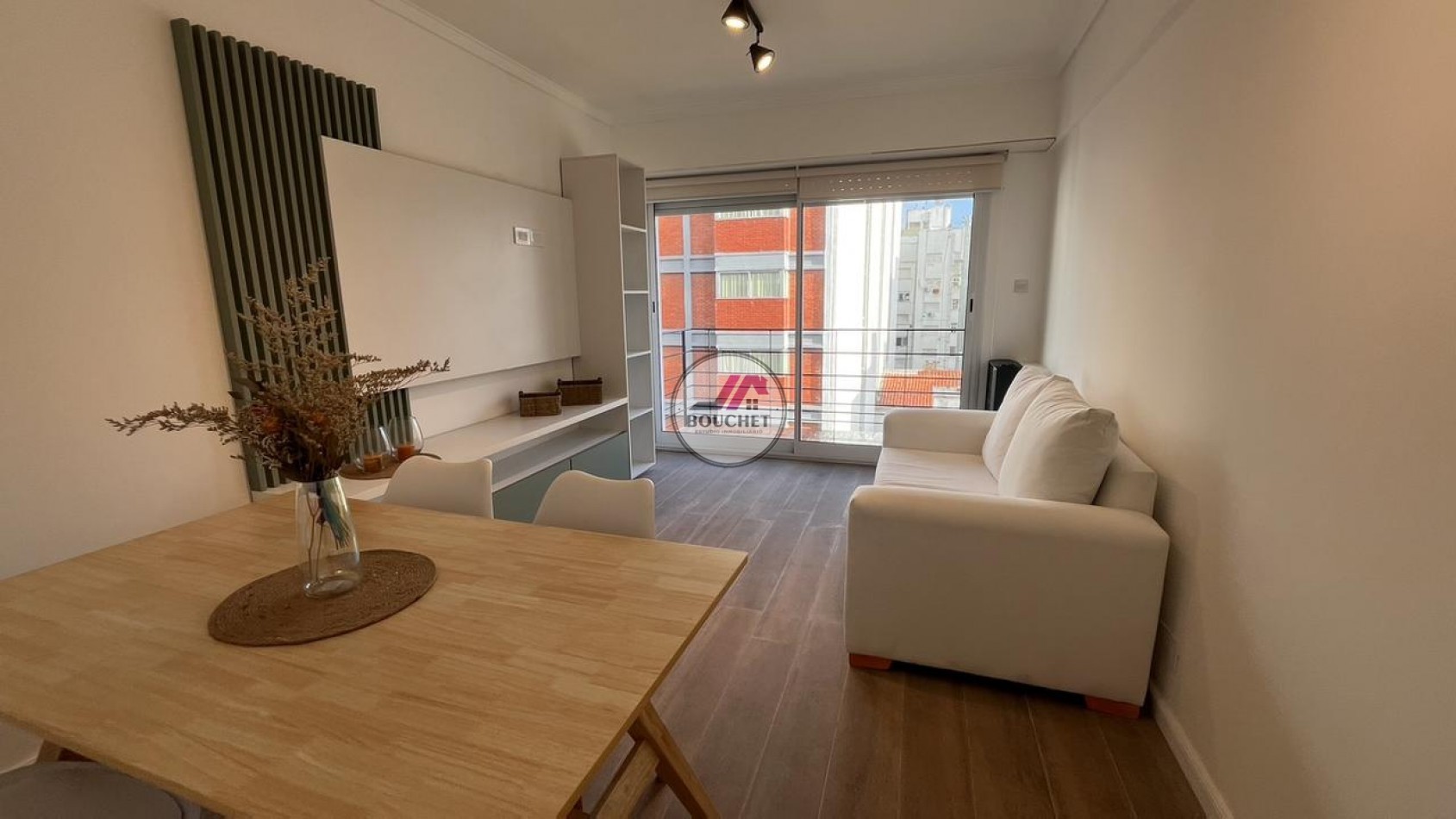 DEPARTAMENTO 2 AMBIENTES A LA CALLE CON BALCON 8VO EN VENTA | CENTRO
