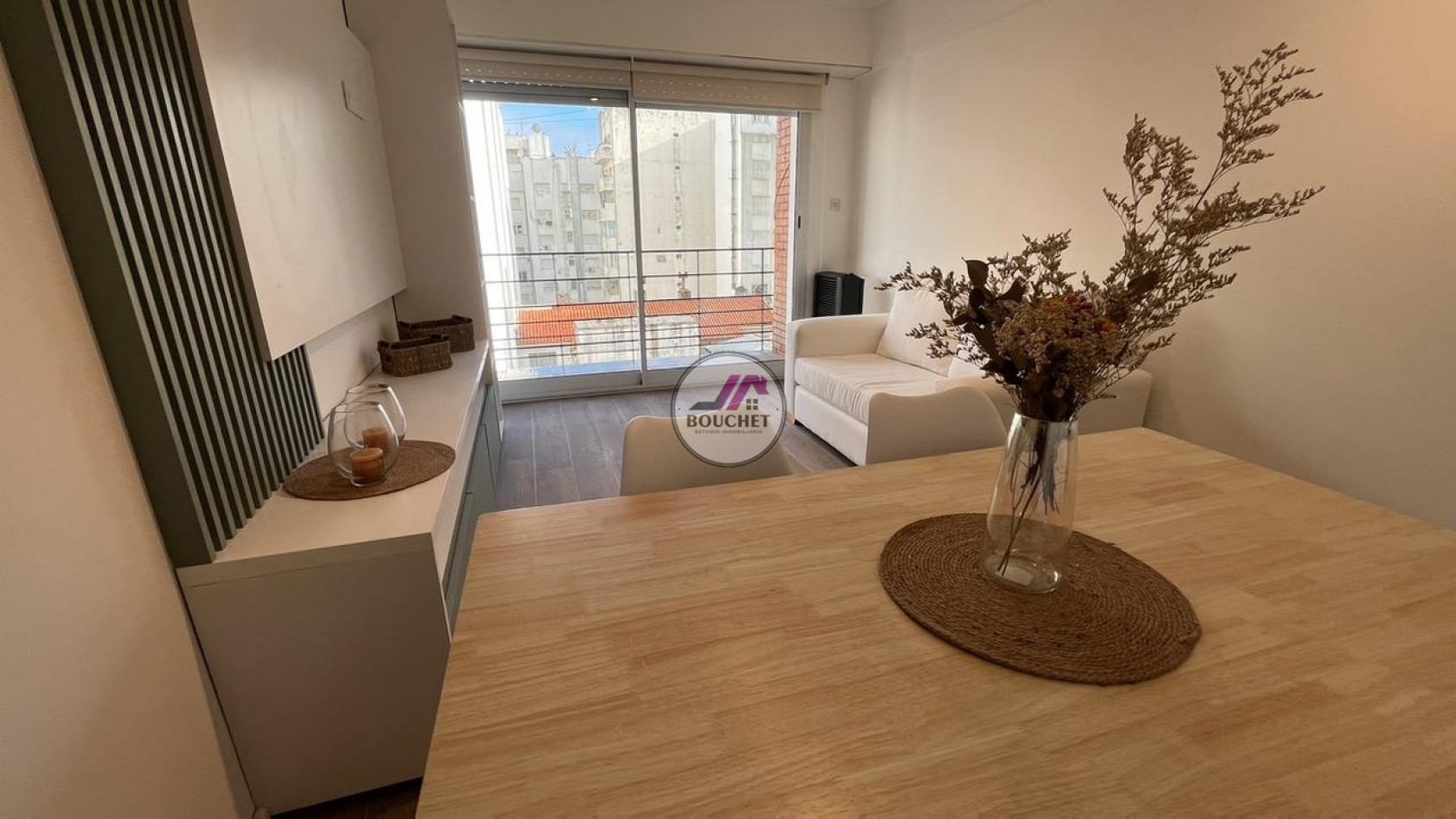 DEPARTAMENTO 2 AMBIENTES A LA CALLE CON BALCON 8VO EN VENTA | CENTRO