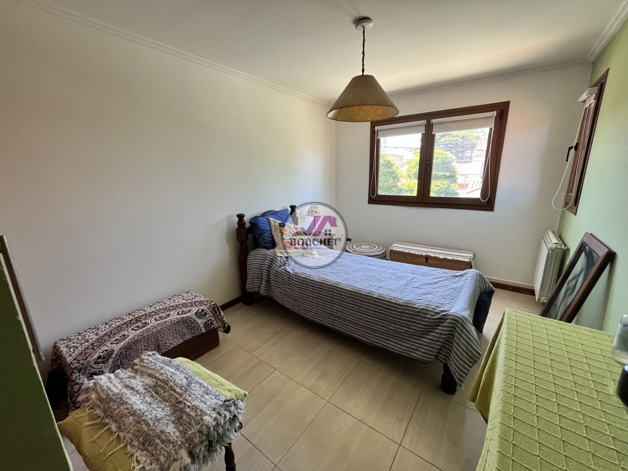 CHALET 5 AMBIENTES, GARAGE QUINCHO DOBLE Y JARDIN EN VENTA | PUNTA MOGOTES