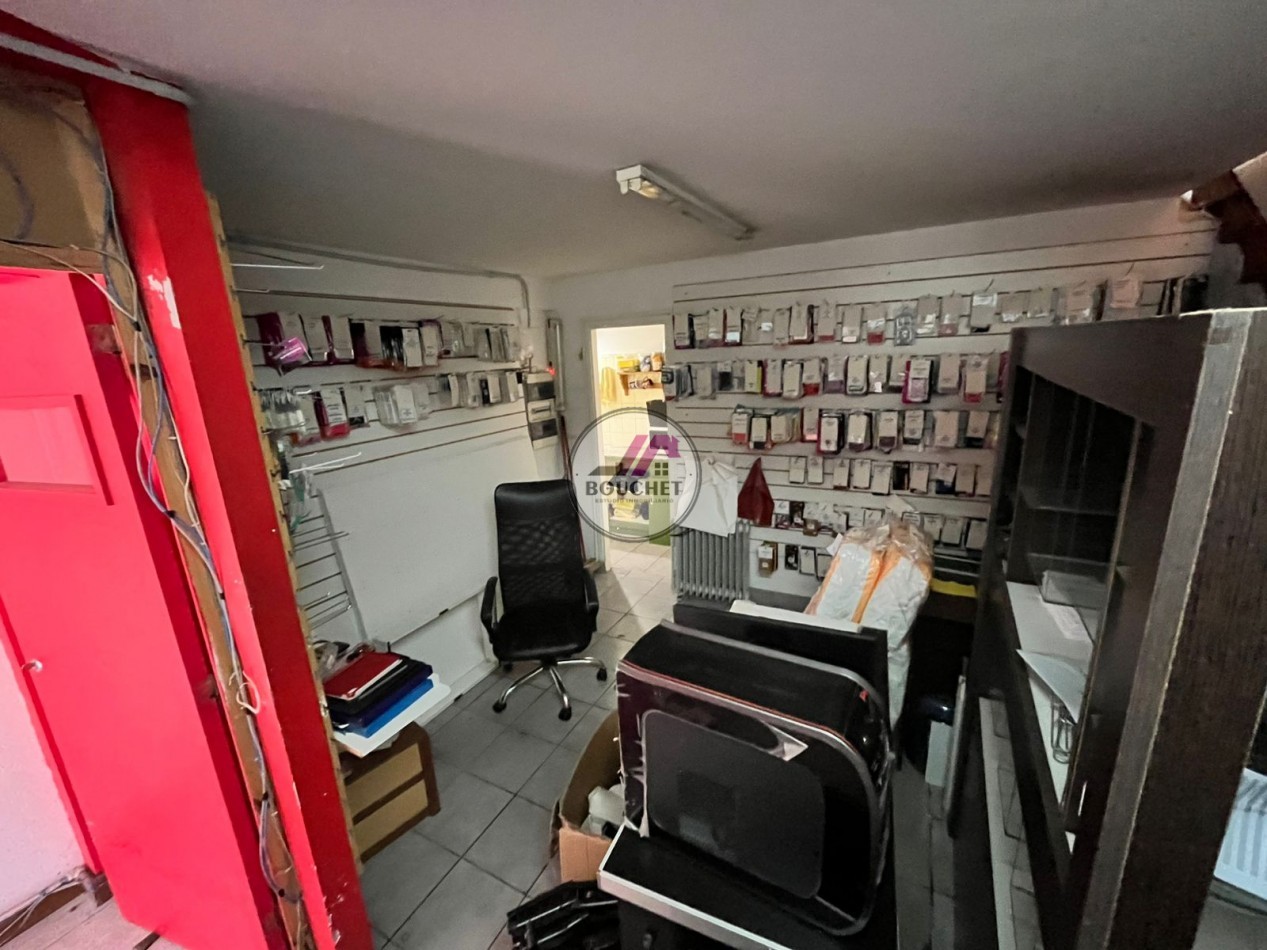 VENDO LOCAL COMERCIAL SOBRE CALLE GUEMES