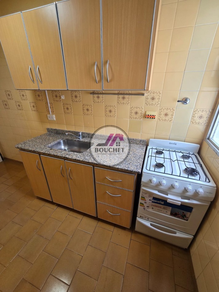 VENDO DEPARTAMENTO 2 AMBIENTES A LA CALLE CON COCHERA