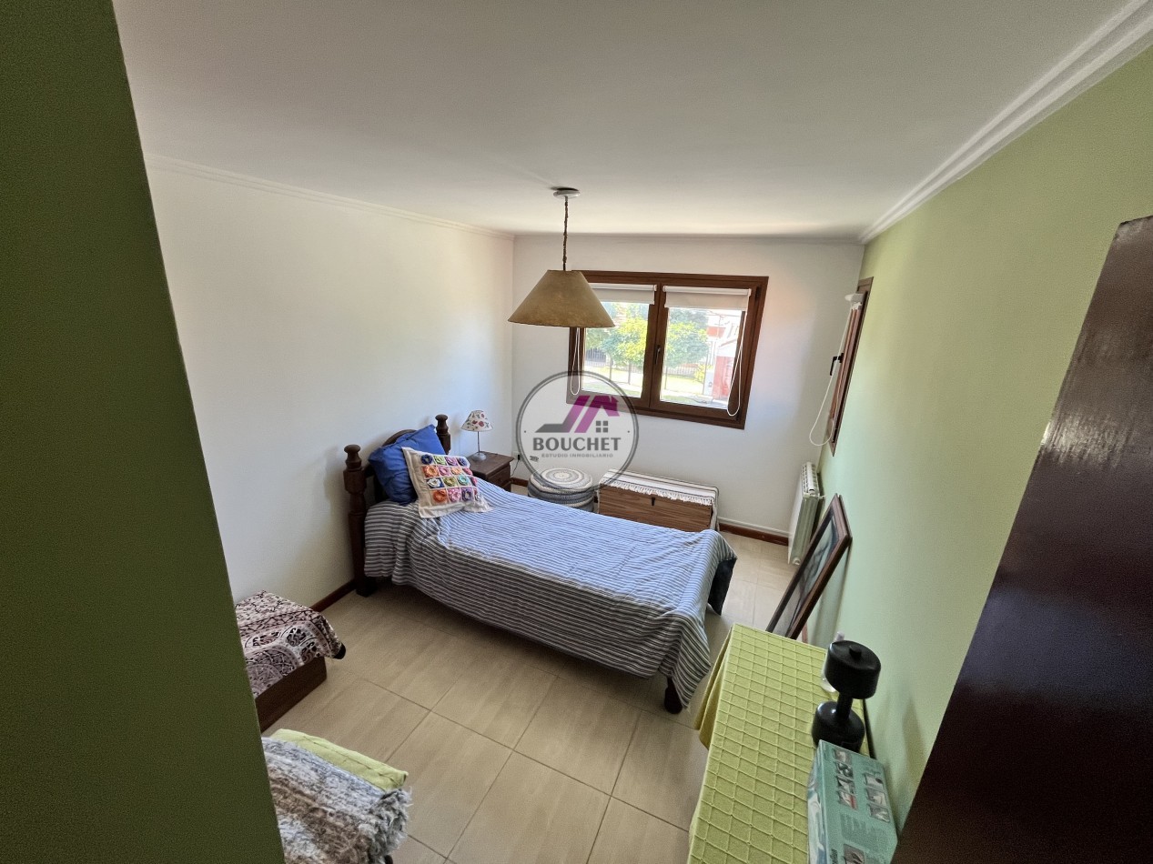 CHALET 5 AMBIENTES, GARAGE QUINCHO DOBLE Y JARDIN EN VENTA | PUNTA MOGOTES