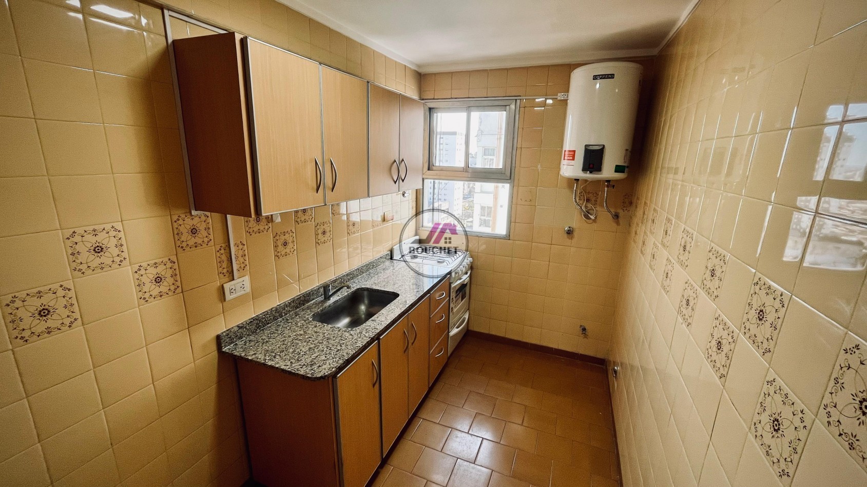 DEPARTAMENTO 2 AMBIENTES A LA CALLE BALCON Y COCHERA EN VENTA | LA PERLA