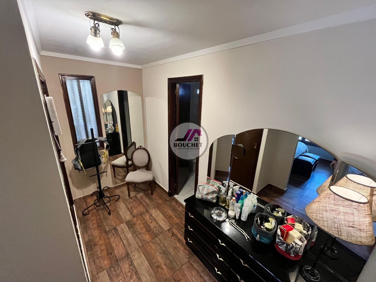 VENDO CASA 5 AMBIENTES CON PILETA EN LAS FAROLAS