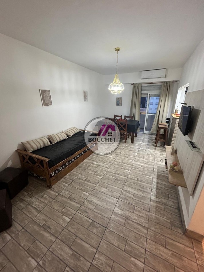 VENDO DEPARTAMENTO 2 AMBIENTES A LA CALLE CON BALCON