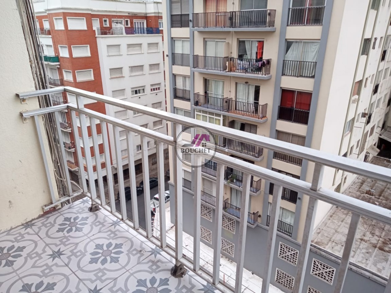 VENDO DEPARTAMENTO 2 AMBIENTES CON BALCON