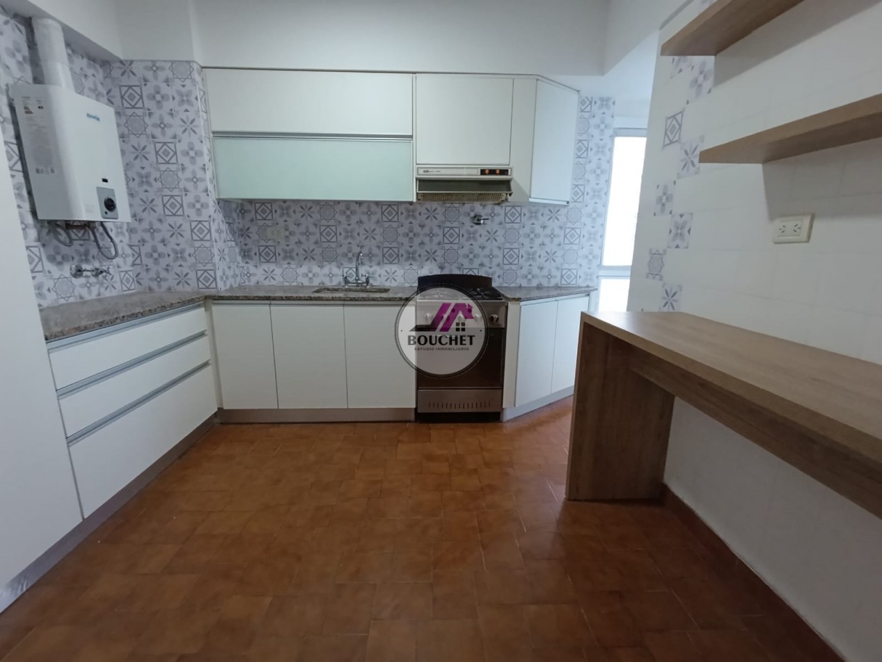 VENDO DEPARTAMENTO 3 AMBIENTES CON BALCON PLAZA MITRE