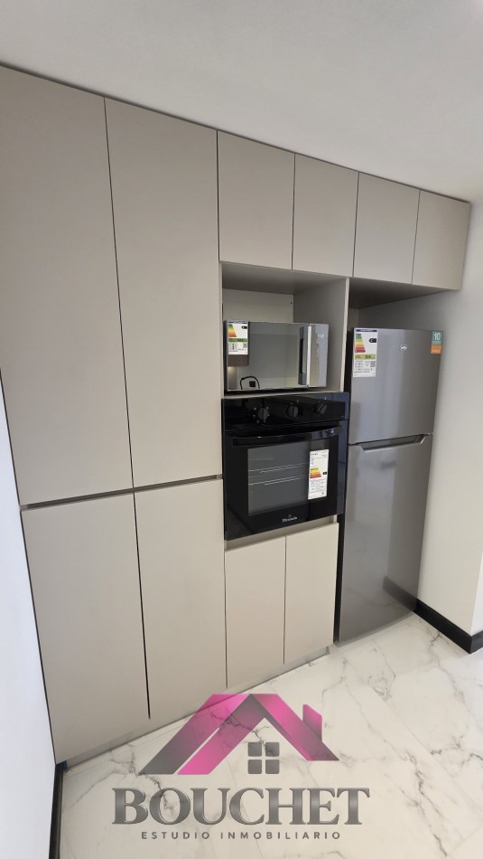 DEPARTAMENTO 3 AMBIENTES RECICLADO CON BALCON EN VENTA | PLAZA COLON