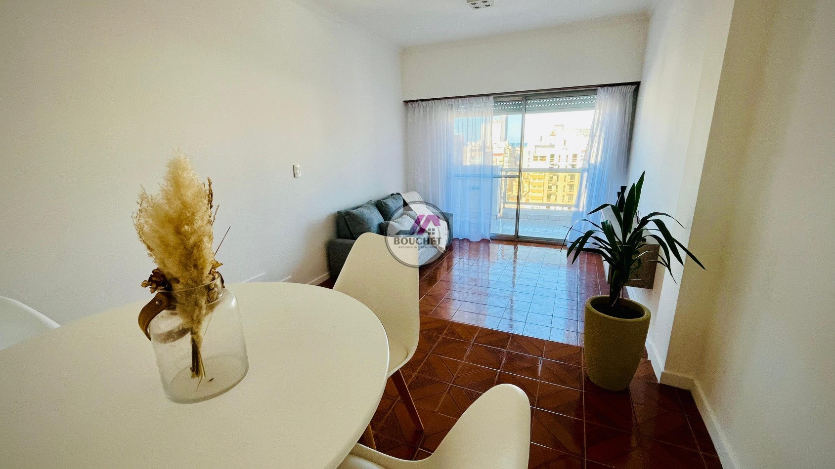 DEPARTAMENTO 2 AMBIENTES A LA CALLE BALCON Y COCHERA EN VENTA | LA PERLA