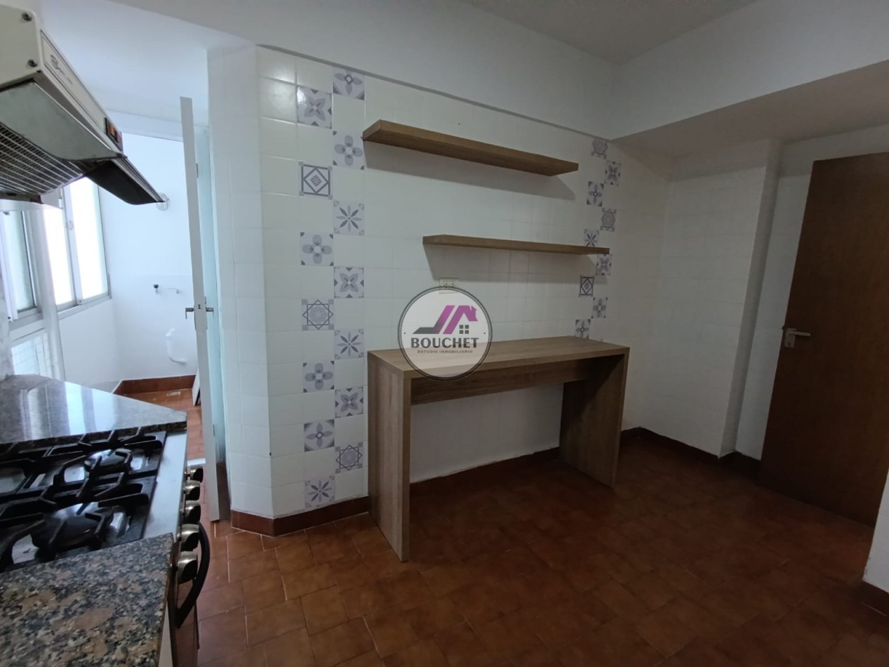 VENDO DEPARTAMENTO 3 AMBIENTES CON BALCON PLAZA MITRE