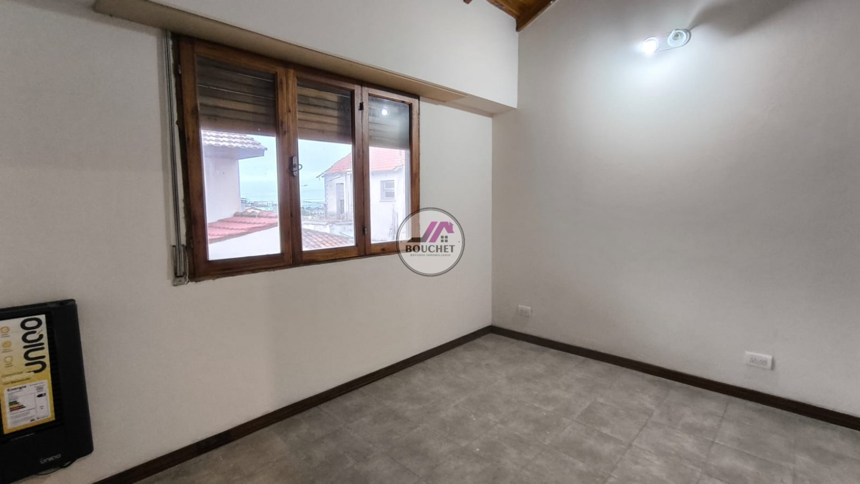 VENDO DUPLEX 4 AMBIENTES CON PATIO Y COCHERA