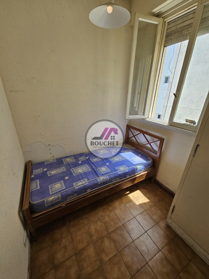 VENDO DEPARTAMENTO 2 AMBIENTES CON DEPENDENCIA LATERAL