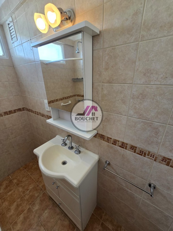 VENDO DEPARTAMENTO 2 AMBIENTES A LA CALLE CON COCHERA