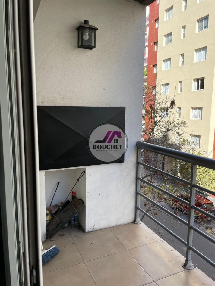 VENDO DEPARTAMENTO MONOAMBIENTE AMPLIO A LA CALLE CON BALCON