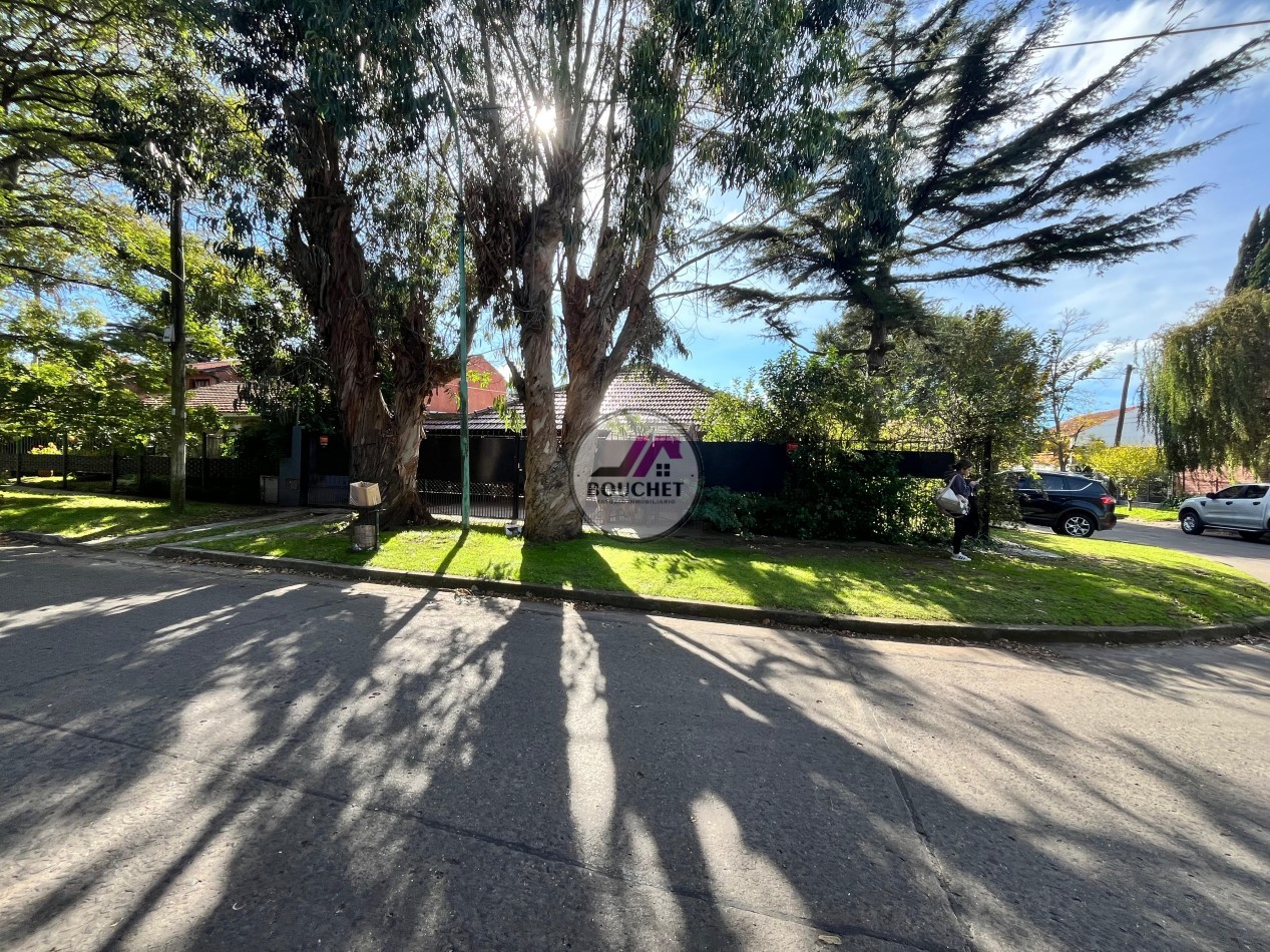 VENDO CASA 5 AMBIENTES CON PILETA EN LAS FAROLAS