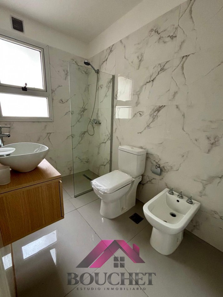 DEPARTAMENTO 3 AMBIENTES CON DEPENDENCIA FRENTE CON BALCON | LA PERLA SUR 