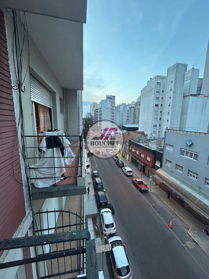VENDO DEPARTAMENTO 2 AMBIENTES A LA CALLE CON BALCON