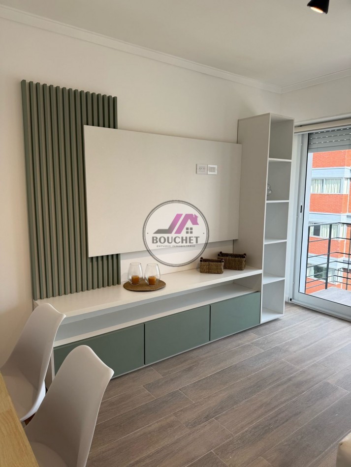 DEPARTAMENTO 2 AMBIENTES A LA CALLE CON BALCON 8VO EN VENTA | CENTRO
