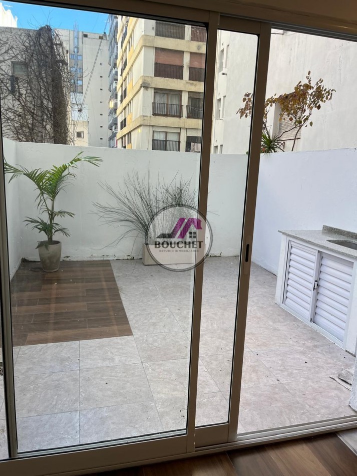 VENDO DEPARTAMENTO MONOAMBIENTE CON PATIO SOBRE COLON
